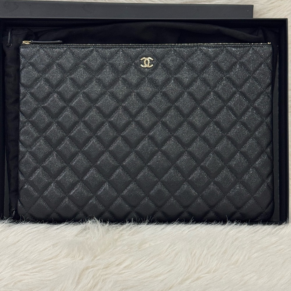 CHANEL o case large (Black Quilted Clutch) - (1600) - Picture 5 of 5